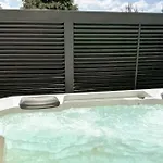 شقة Awesome In With Swimming Pool *