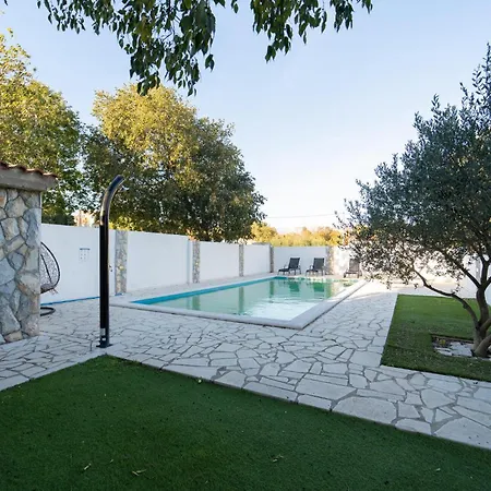 Awesome In With Swimming Pool شقة *