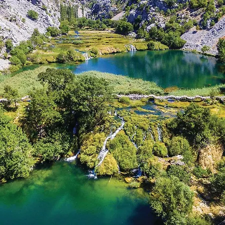 1 Bedroom Amazing In Διαμέρισμα Kruševo